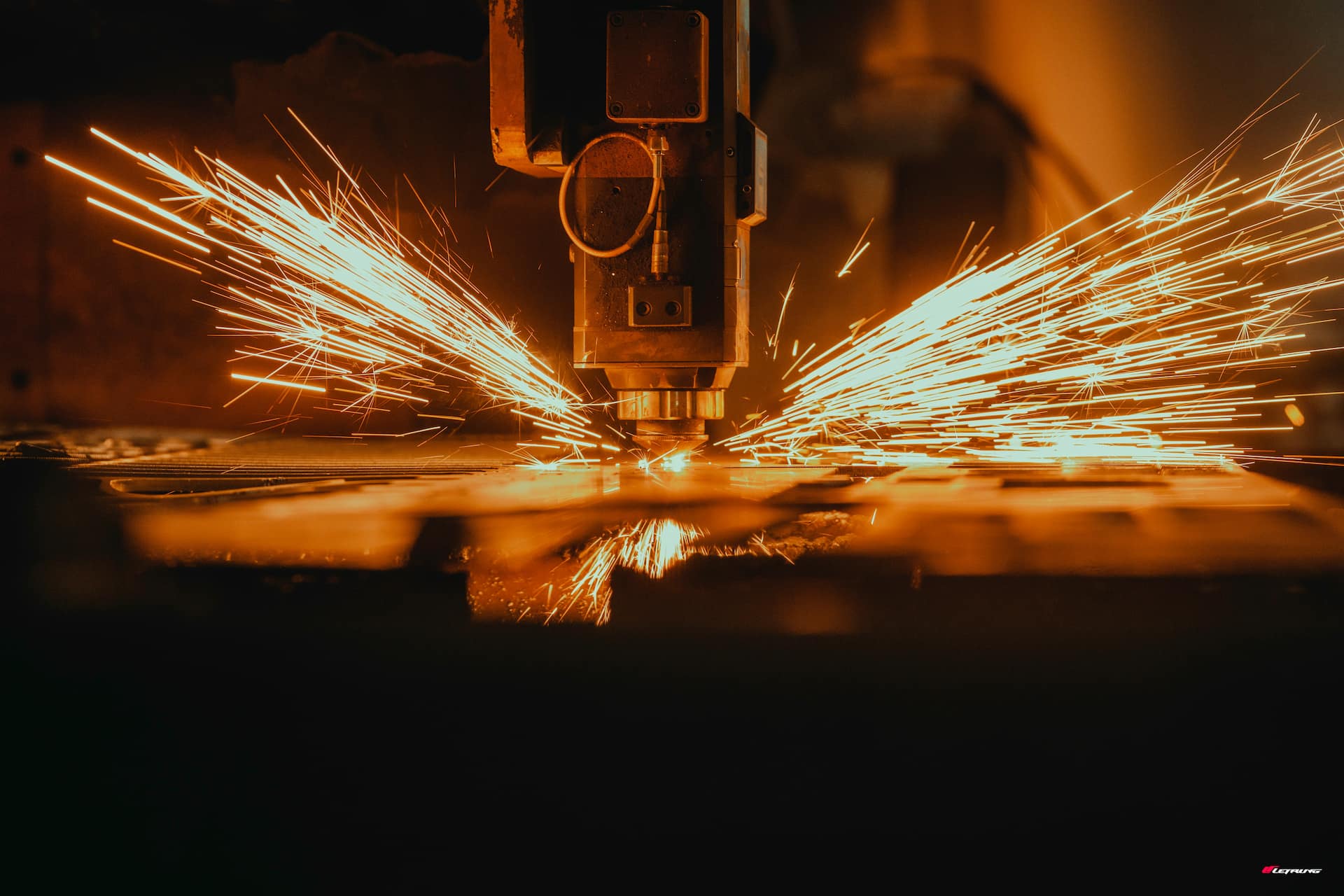 Üretim tesisinde CNC tezgâhı